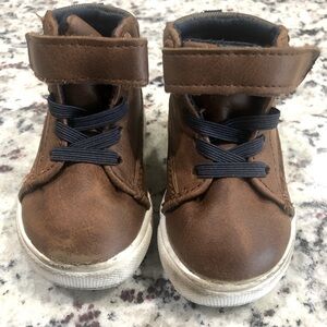Boys size 2 brown high top shoes
